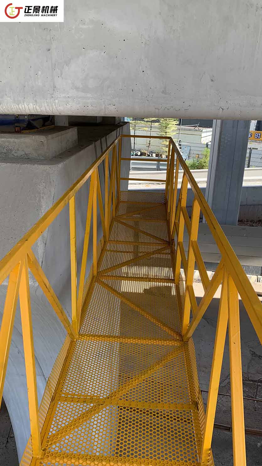 橋梁排水管安裝車